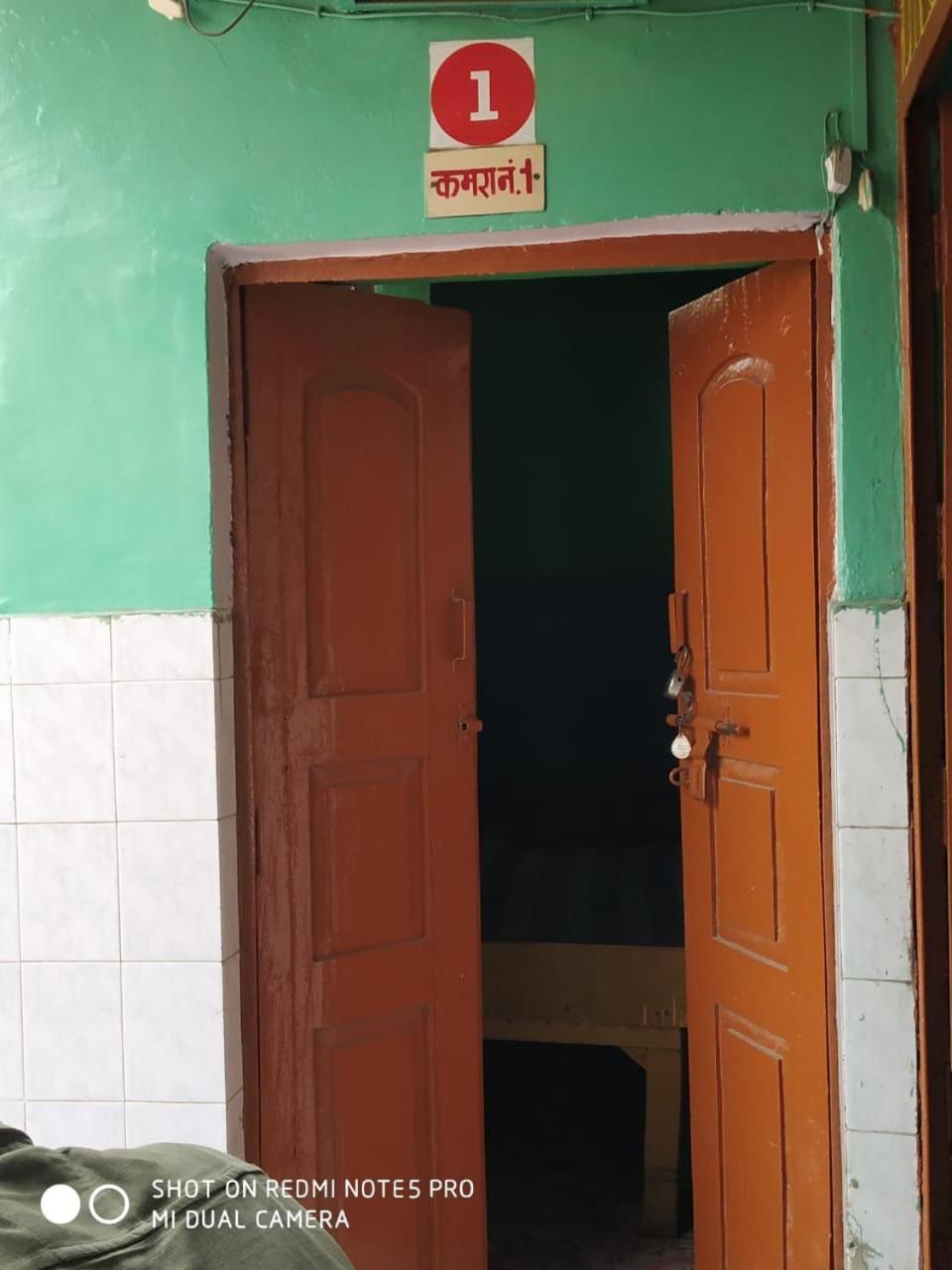 Hotel Yatri Niwas Varanasi Exterior foto